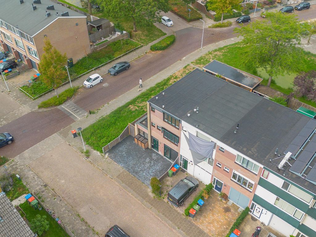 Karveel 1, Brielle