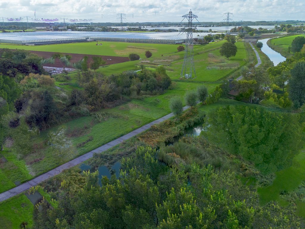Akker 94, BRIELLE
