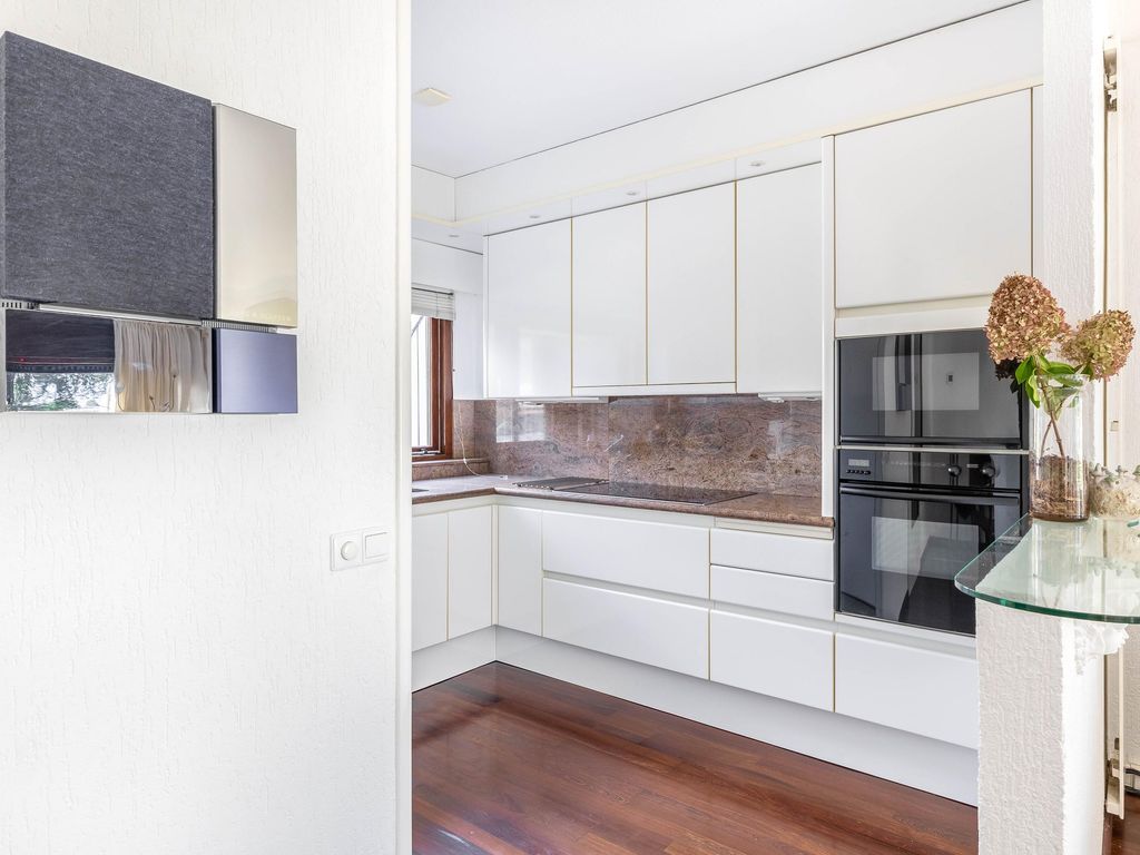 Griend 28, Brielle