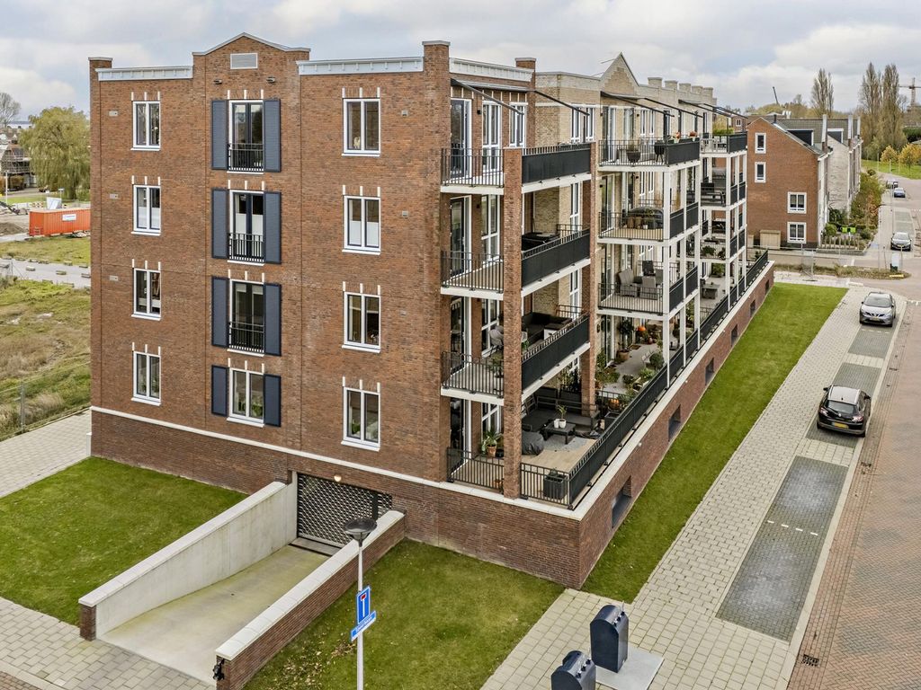 Spoorbaan 97, HELLEVOETSLUIS