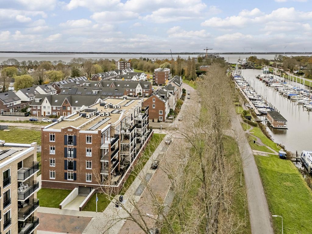 Spoorbaan 97, HELLEVOETSLUIS