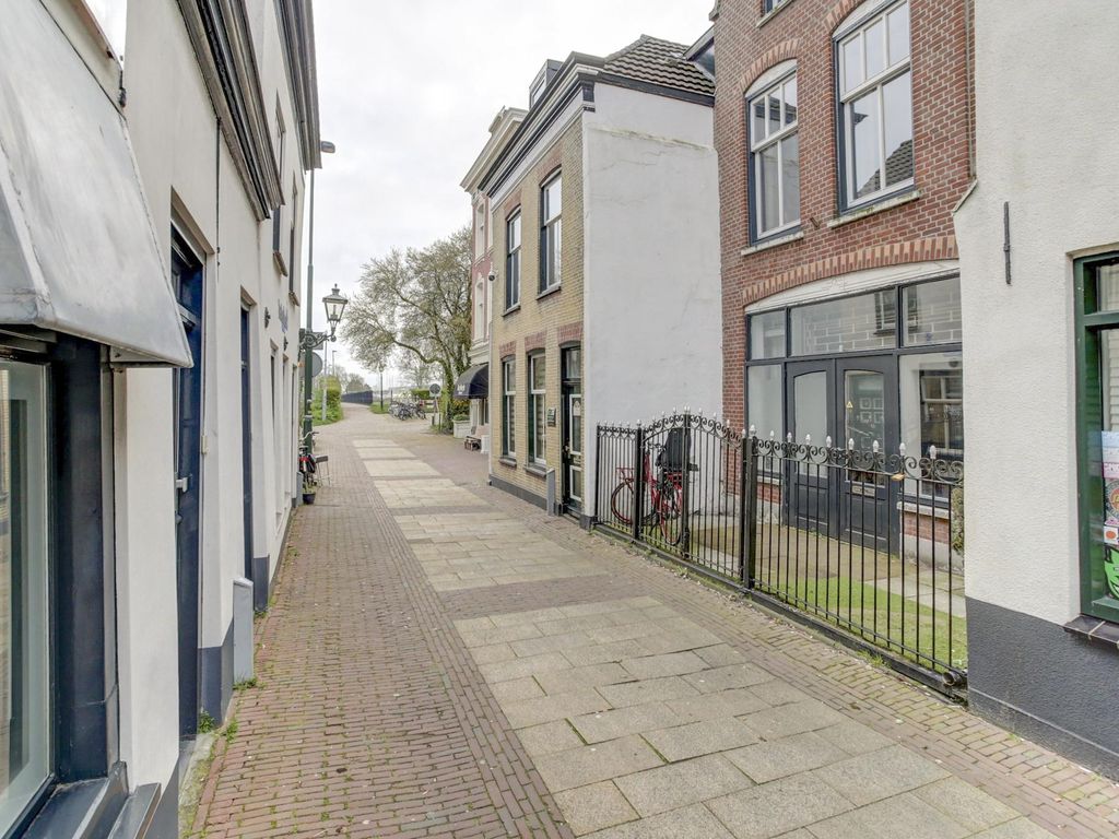 Kerkstraat 20, HELLEVOETSLUIS