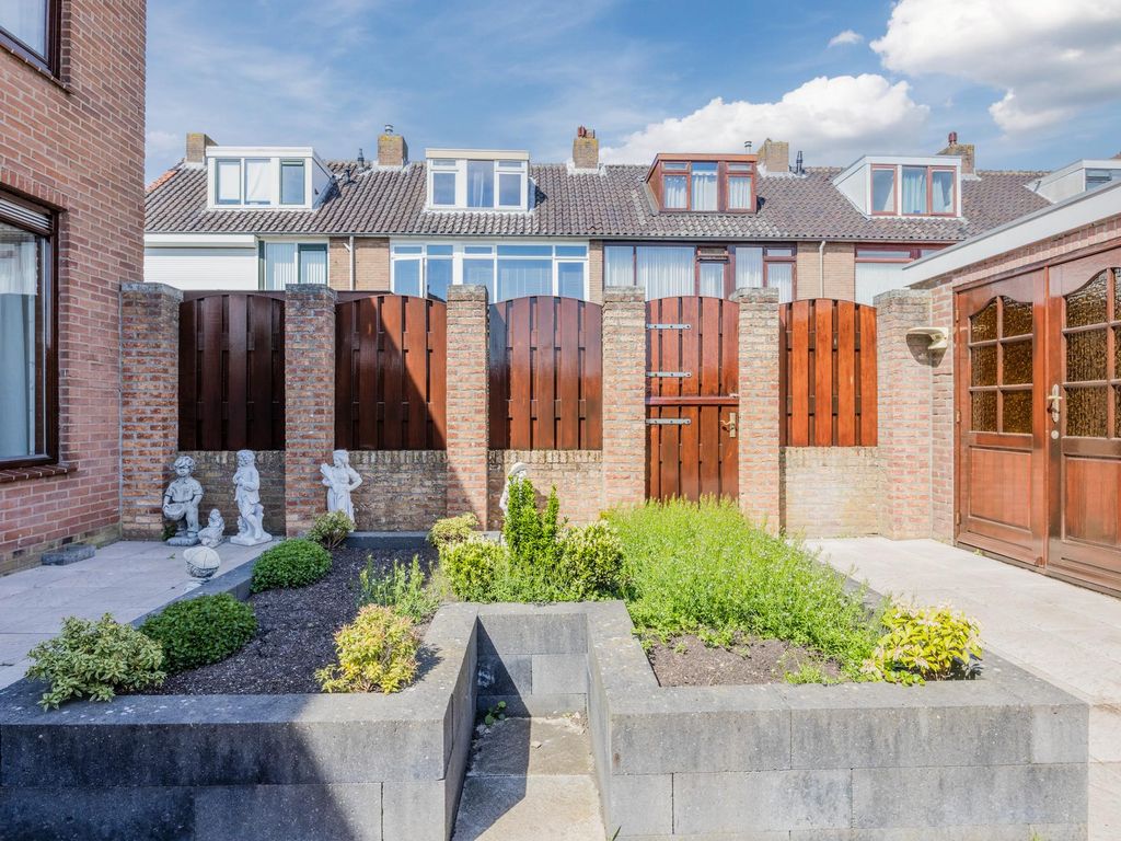 Willems Fopsstraat 1, HELLEVOETSLUIS