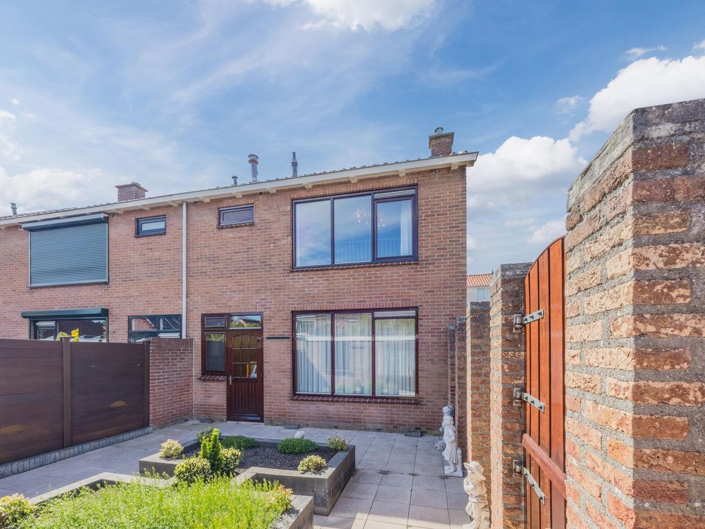 Willems Fopsstraat 1, HELLEVOETSLUIS