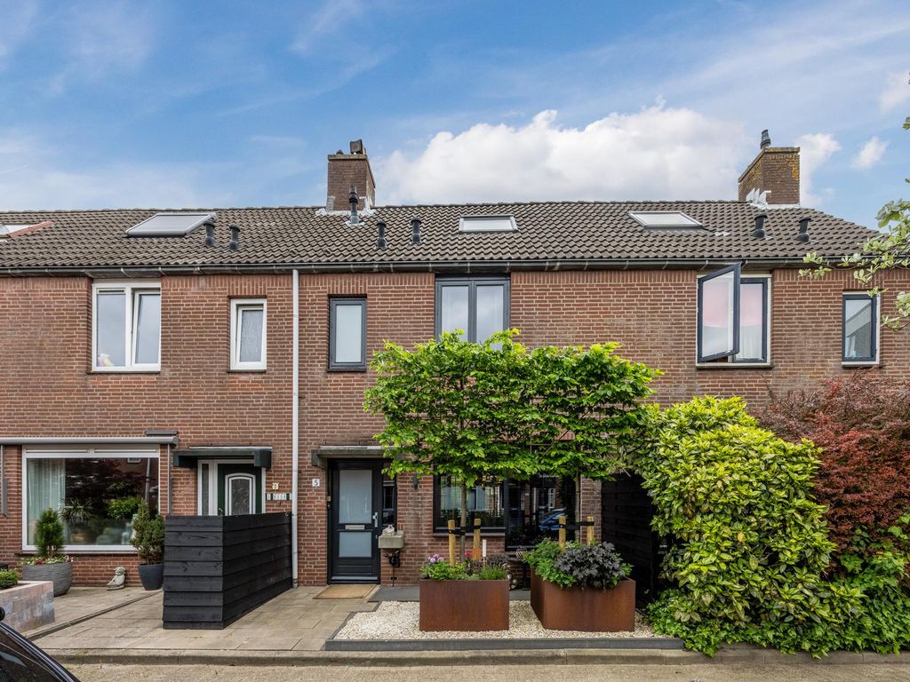 Waterman 5, HELLEVOETSLUIS
