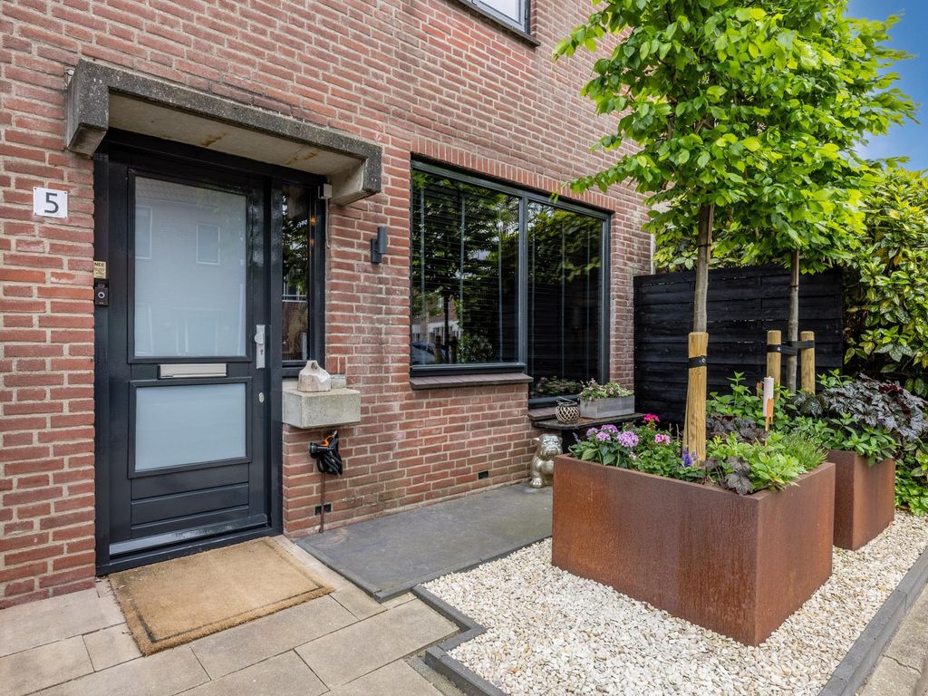 Waterman 5, HELLEVOETSLUIS