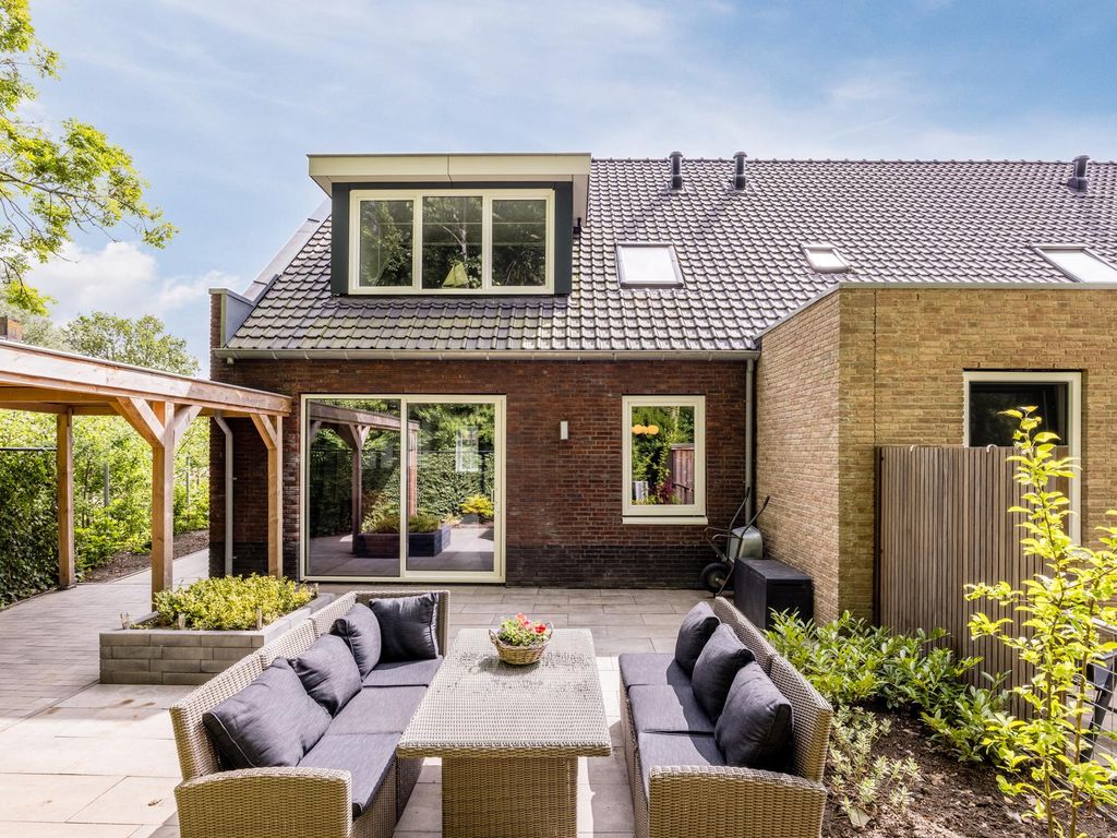 Vierasser 100, HELLEVOETSLUIS