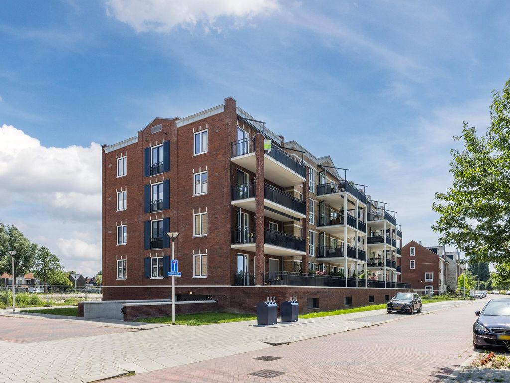 Spoorbaan 97, HELLEVOETSLUIS