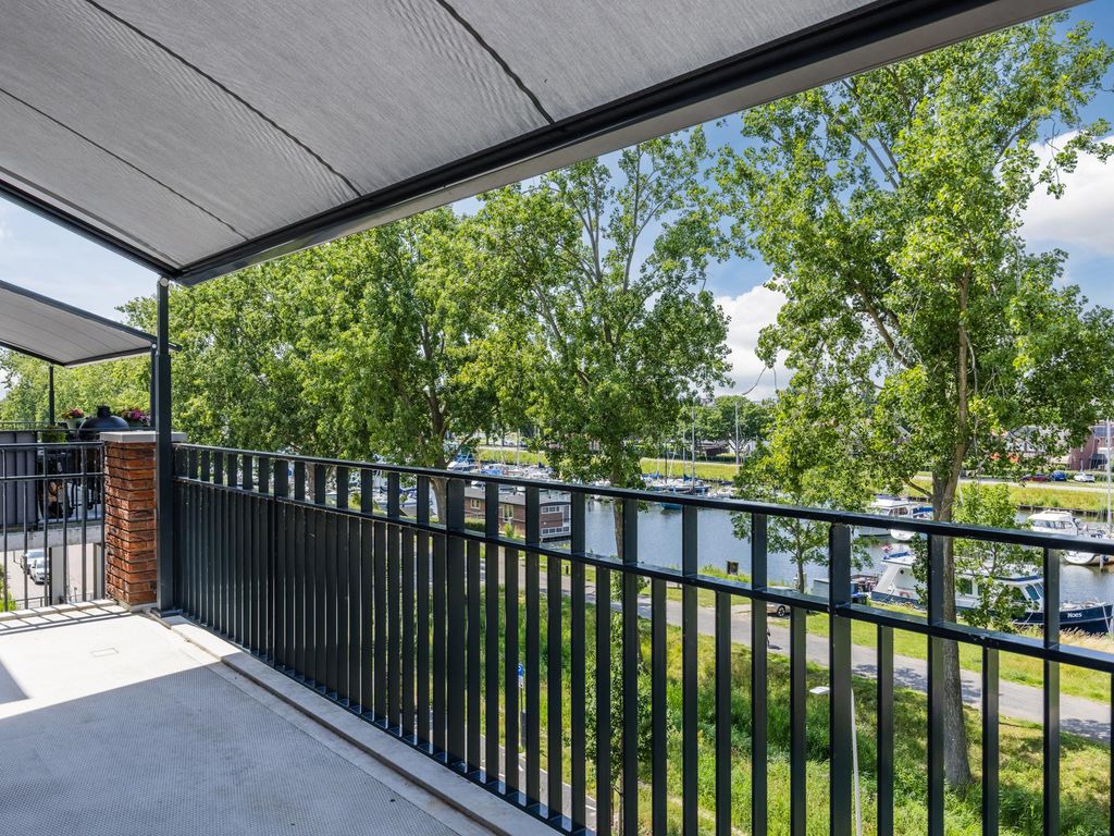 Spoorbaan 97, HELLEVOETSLUIS