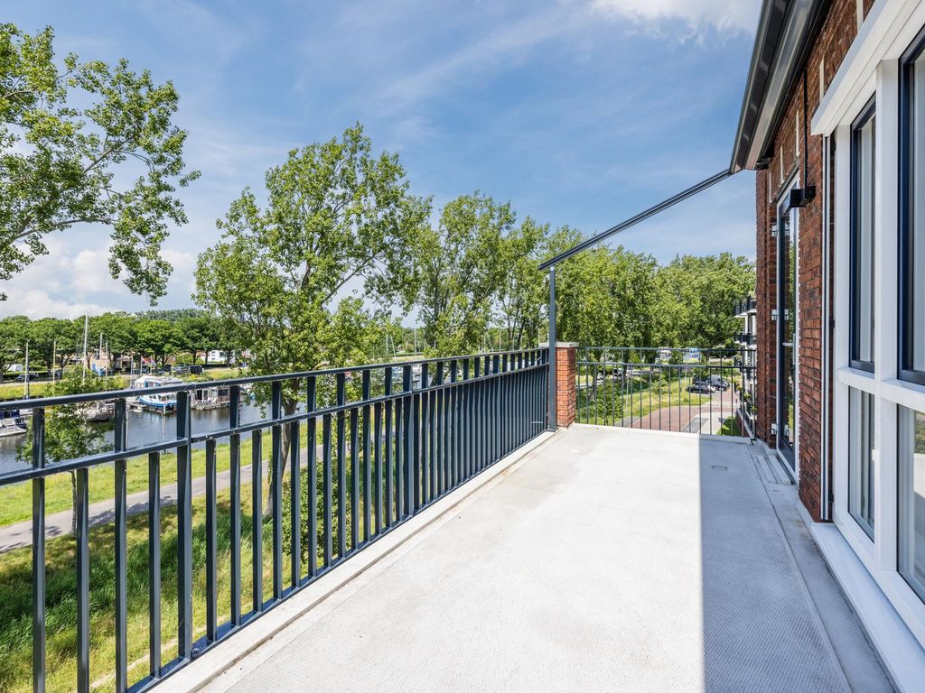 Spoorbaan 97, HELLEVOETSLUIS