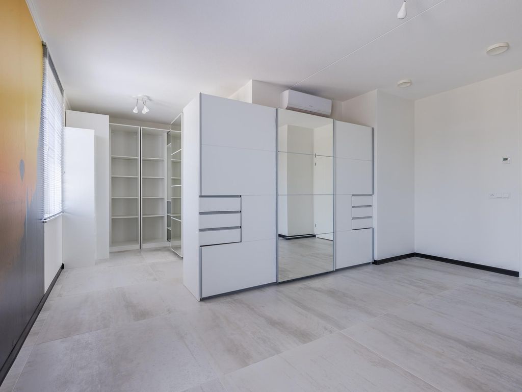 Spoorbaan 97, HELLEVOETSLUIS
