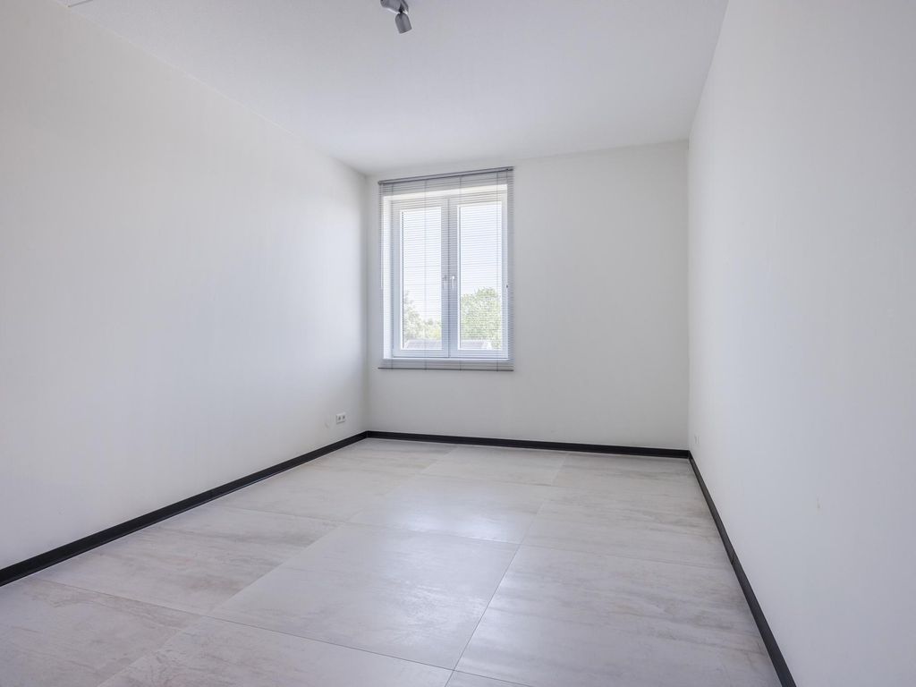 Spoorbaan 97, HELLEVOETSLUIS