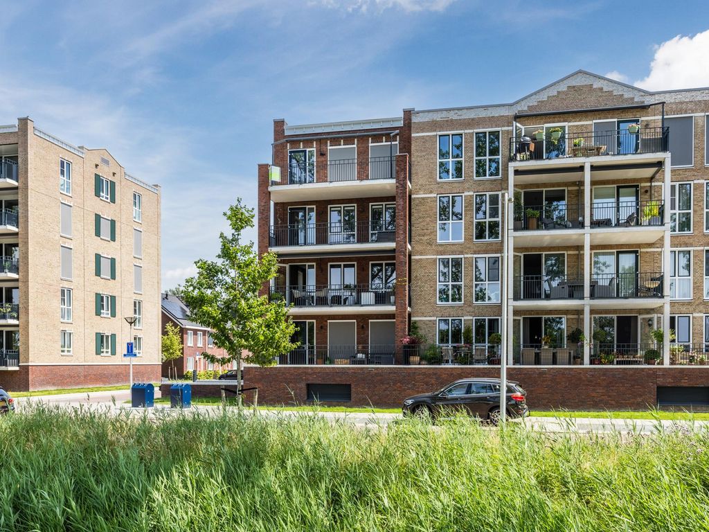 Spoorbaan 97, HELLEVOETSLUIS