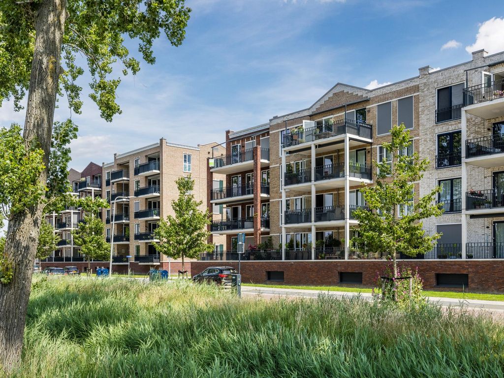 Spoorbaan 97, HELLEVOETSLUIS