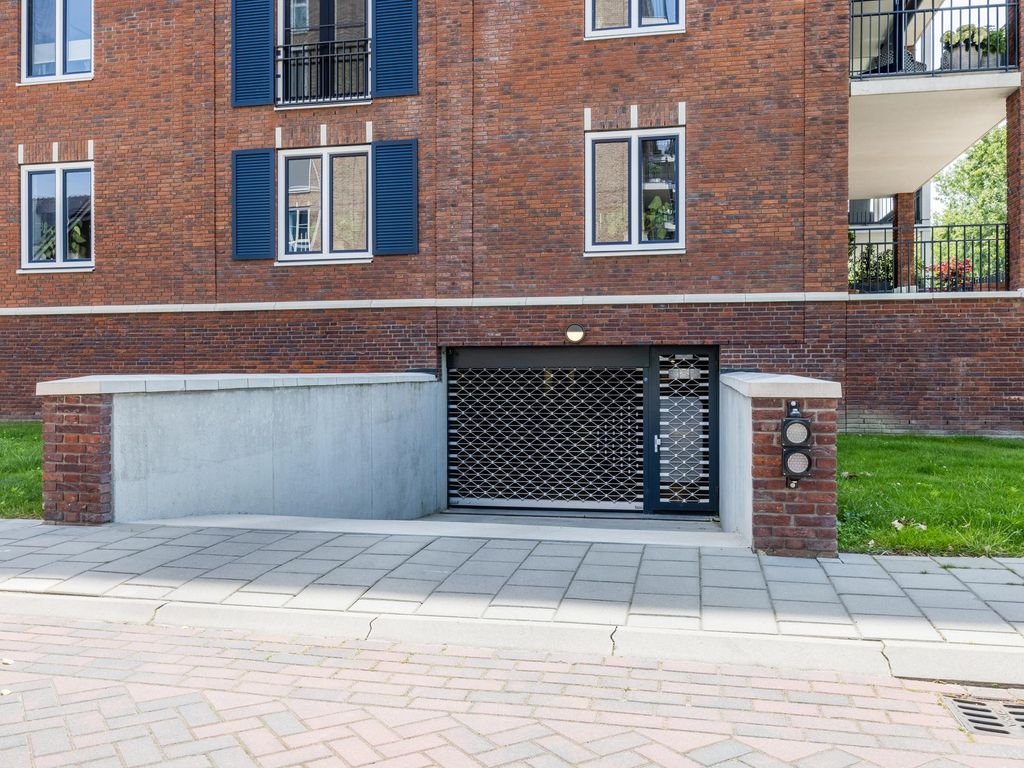 Spoorbaan 97, HELLEVOETSLUIS