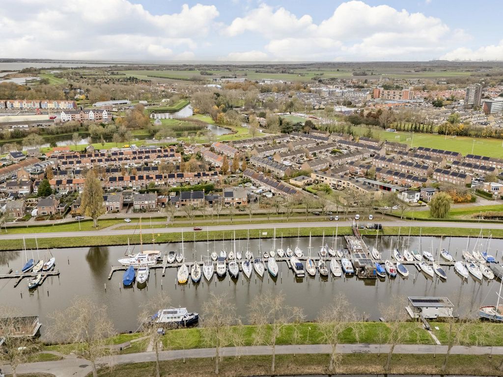 Spoorbaan 97, HELLEVOETSLUIS