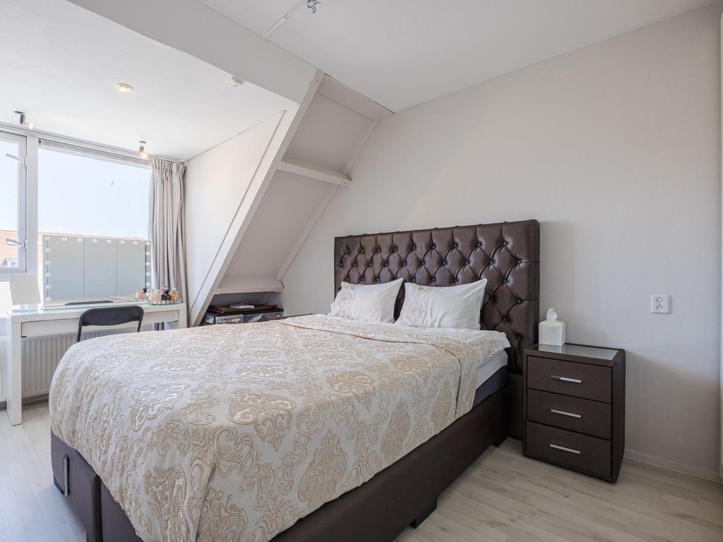 Tweelingen 22, HELLEVOETSLUIS