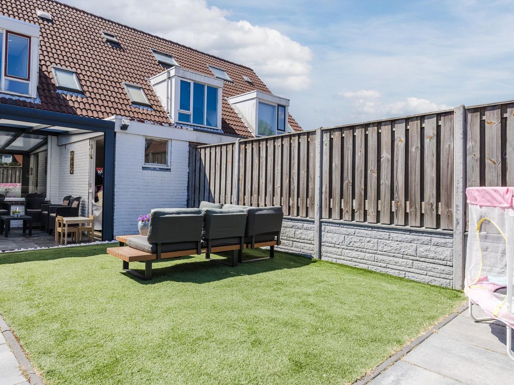 Tweelingen 22, HELLEVOETSLUIS