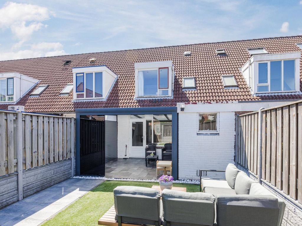 Tweelingen 22, HELLEVOETSLUIS