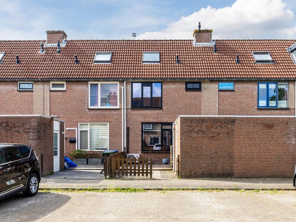 Barbeel 6, HELLEVOETSLUIS