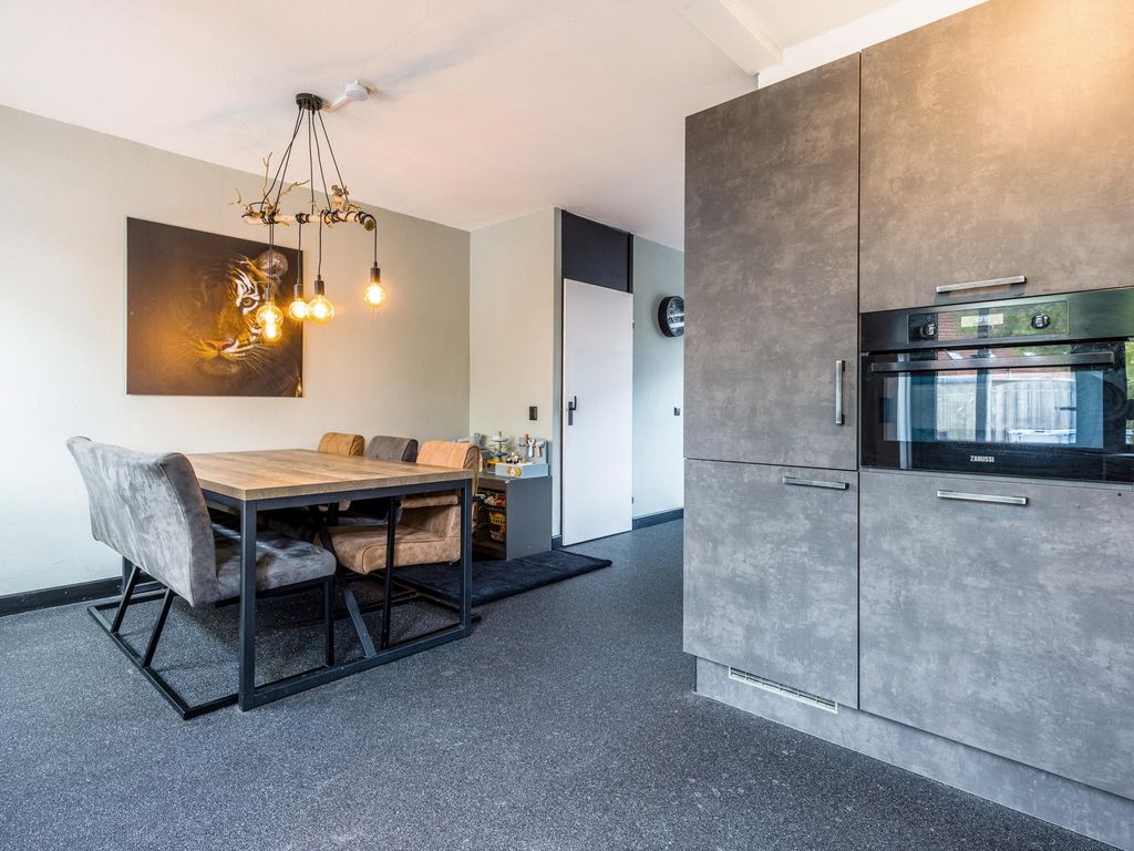 Barbeel 6, HELLEVOETSLUIS