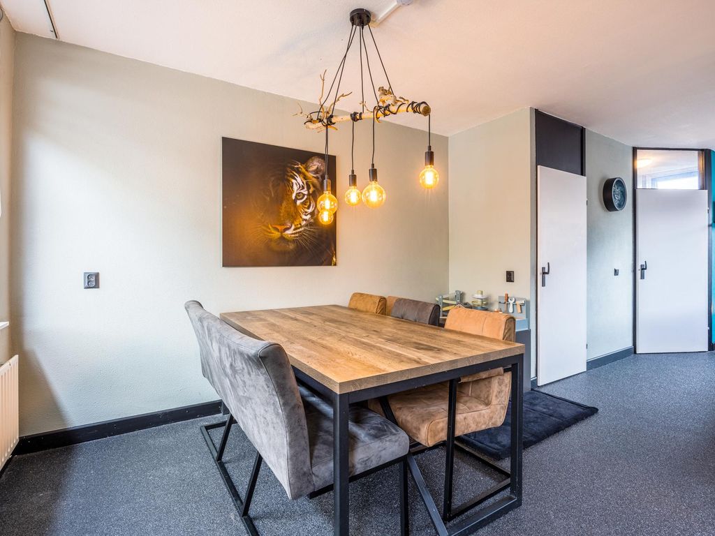 Barbeel 6, HELLEVOETSLUIS