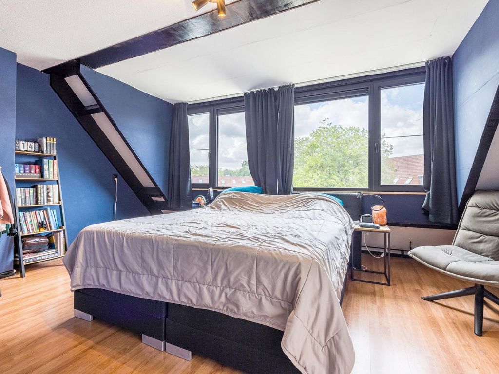 Barbeel 6, HELLEVOETSLUIS