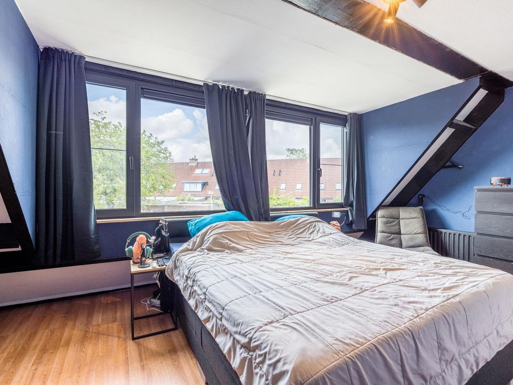 Barbeel 6, HELLEVOETSLUIS