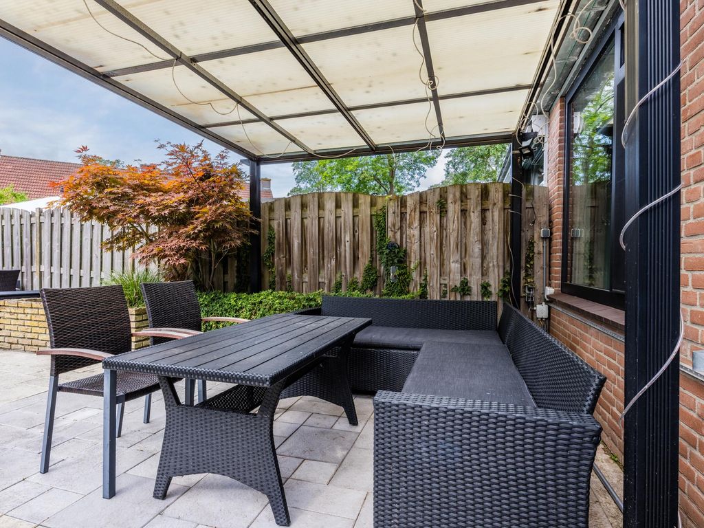 Barbeel 6, HELLEVOETSLUIS