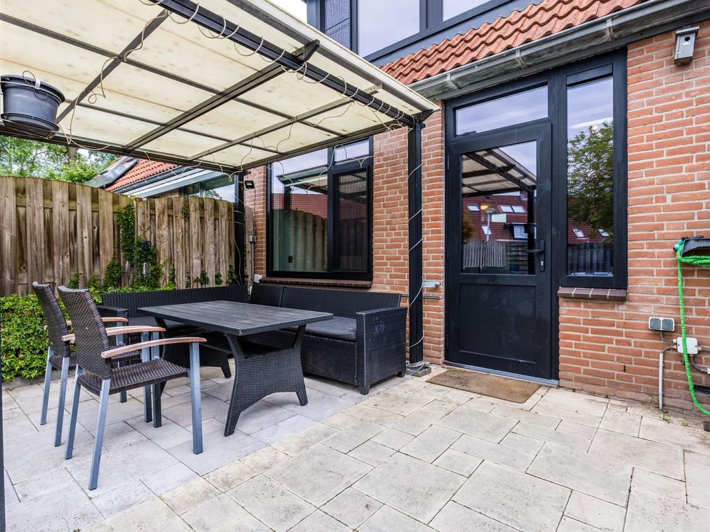 Barbeel 6, HELLEVOETSLUIS