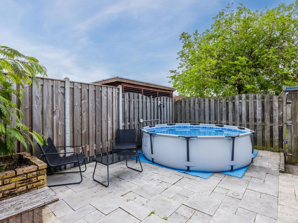 Barbeel 6, HELLEVOETSLUIS