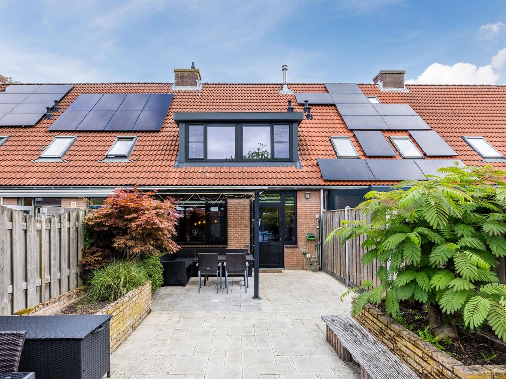 Barbeel 6, HELLEVOETSLUIS