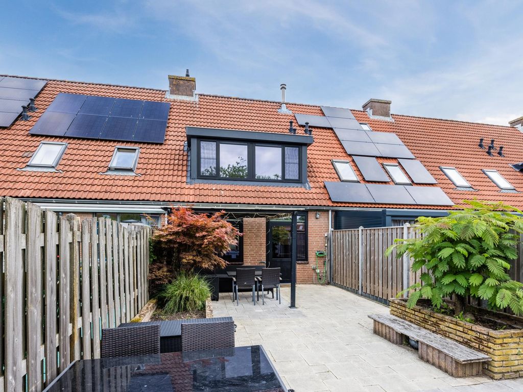 Barbeel 6, HELLEVOETSLUIS