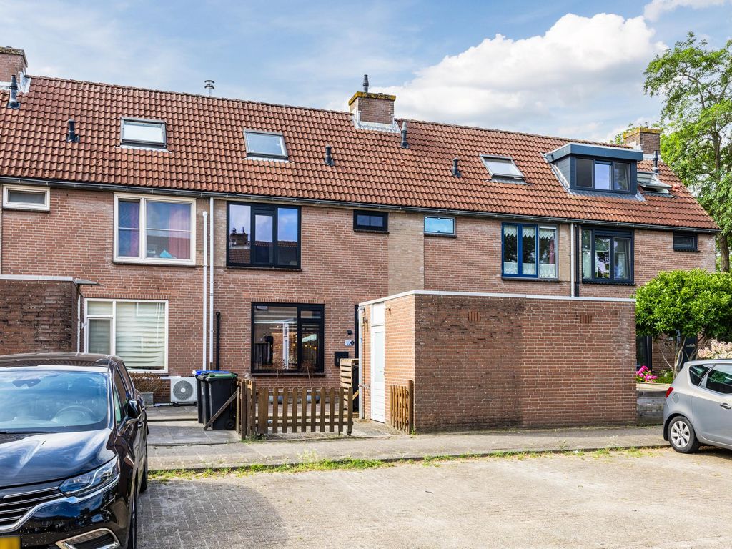 Barbeel 6, HELLEVOETSLUIS