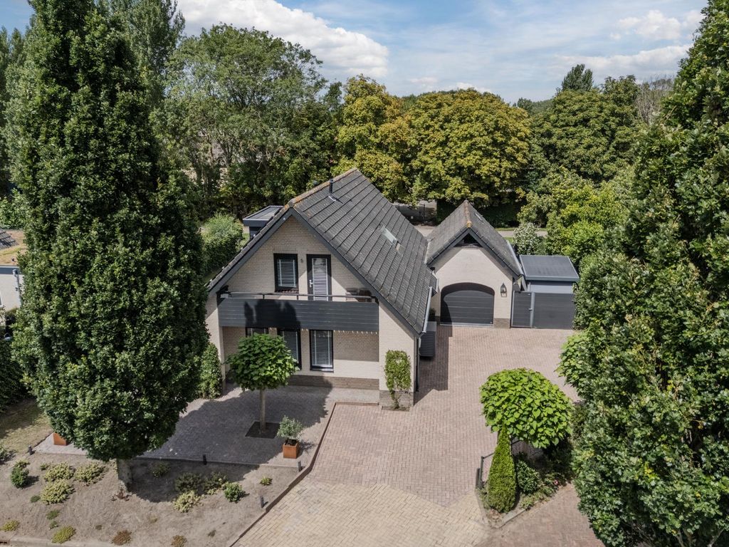 Montanusstraat 10, HELLEVOETSLUIS