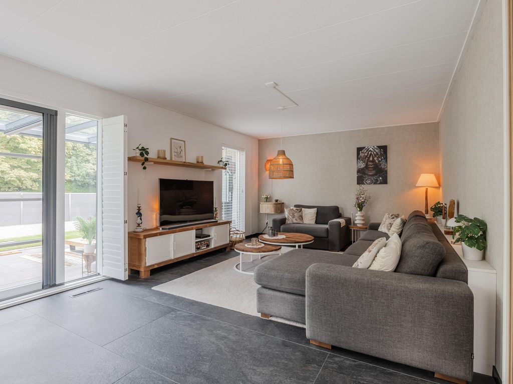 Montanusstraat 10, HELLEVOETSLUIS
