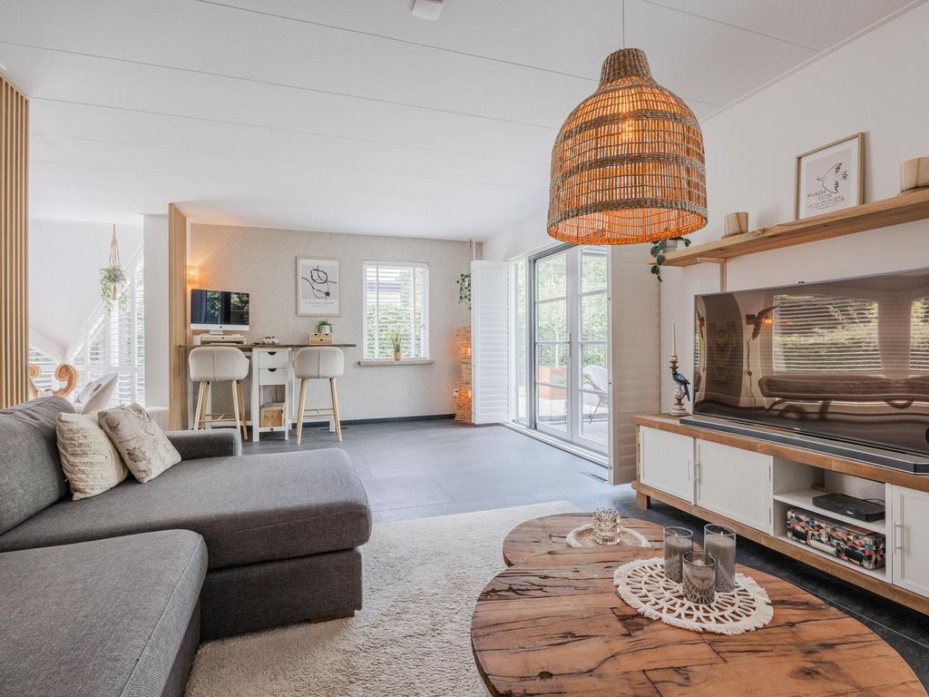 Montanusstraat 10, HELLEVOETSLUIS