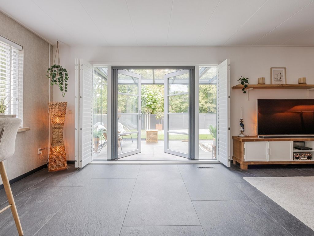 Montanusstraat 10, HELLEVOETSLUIS