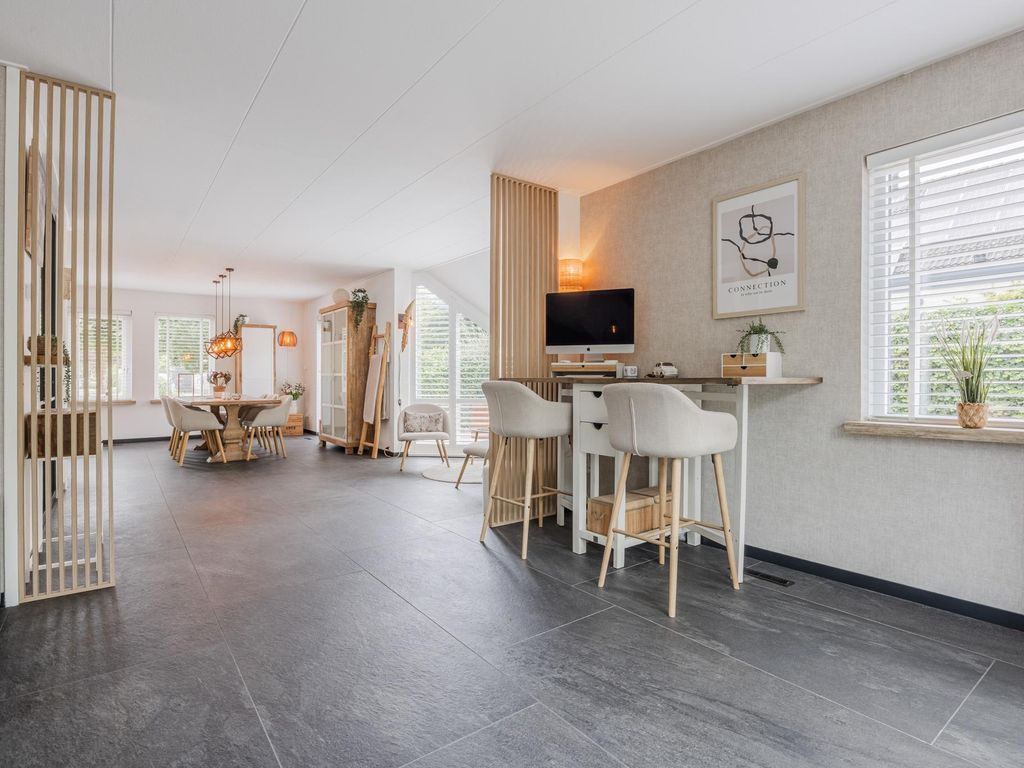 Montanusstraat 10, HELLEVOETSLUIS