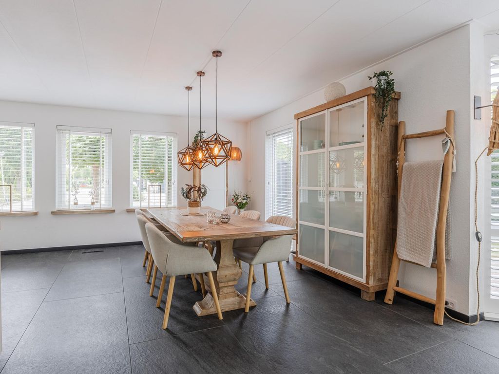 Montanusstraat 10, HELLEVOETSLUIS