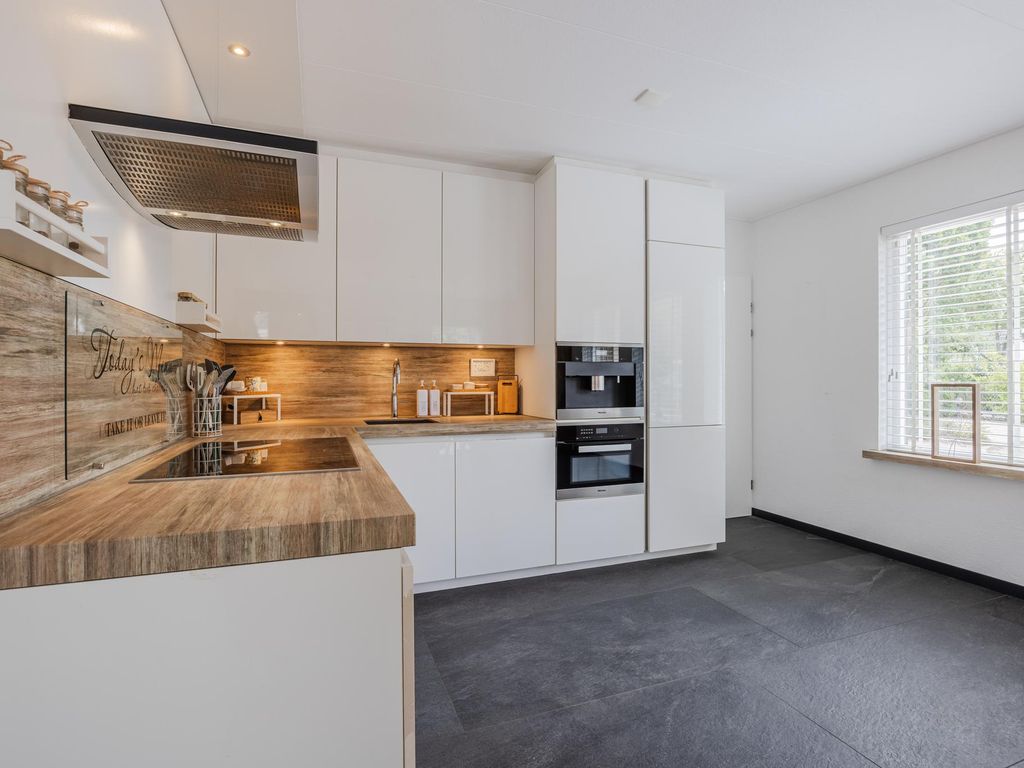 Montanusstraat 10, HELLEVOETSLUIS