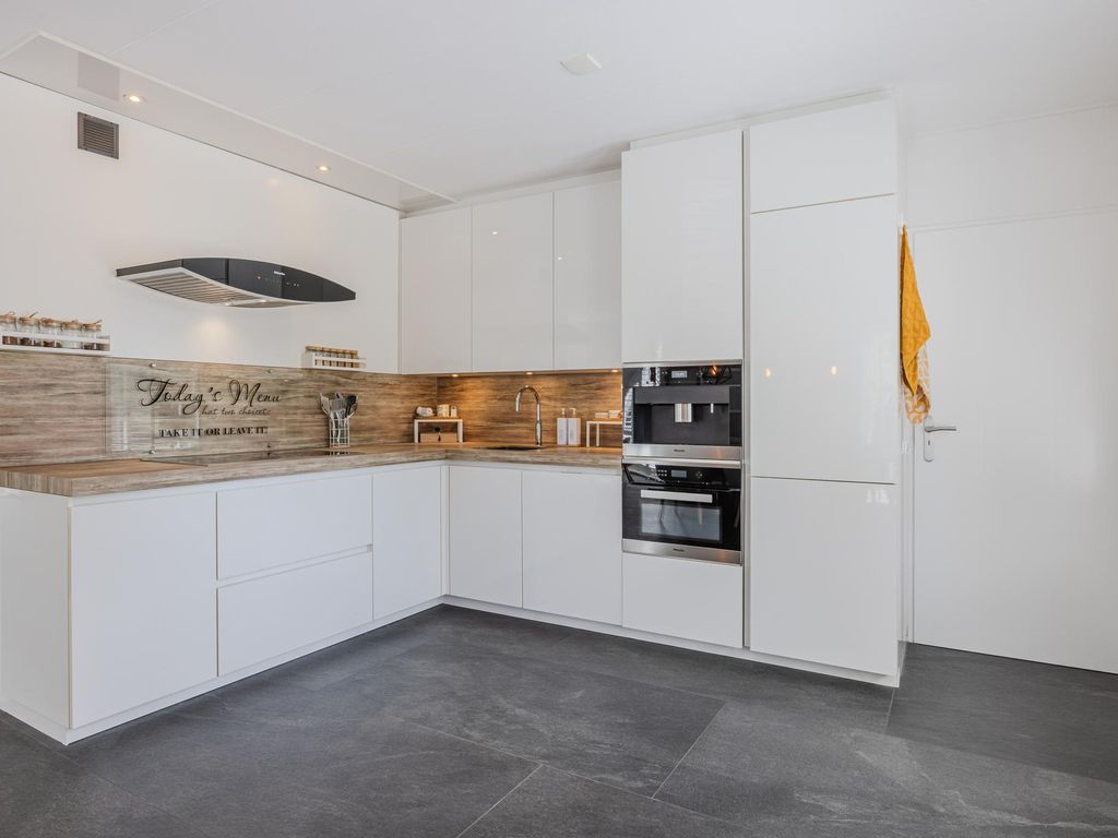 Montanusstraat 10, HELLEVOETSLUIS