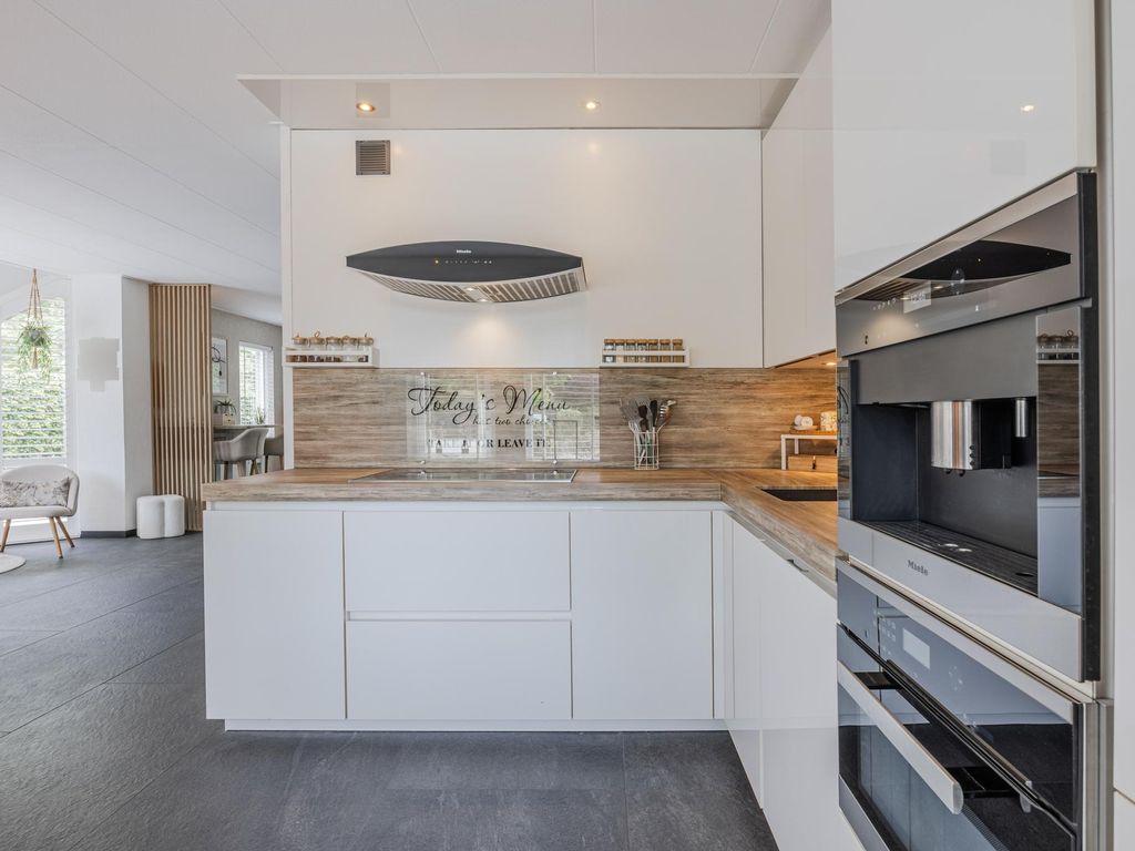 Montanusstraat 10, HELLEVOETSLUIS