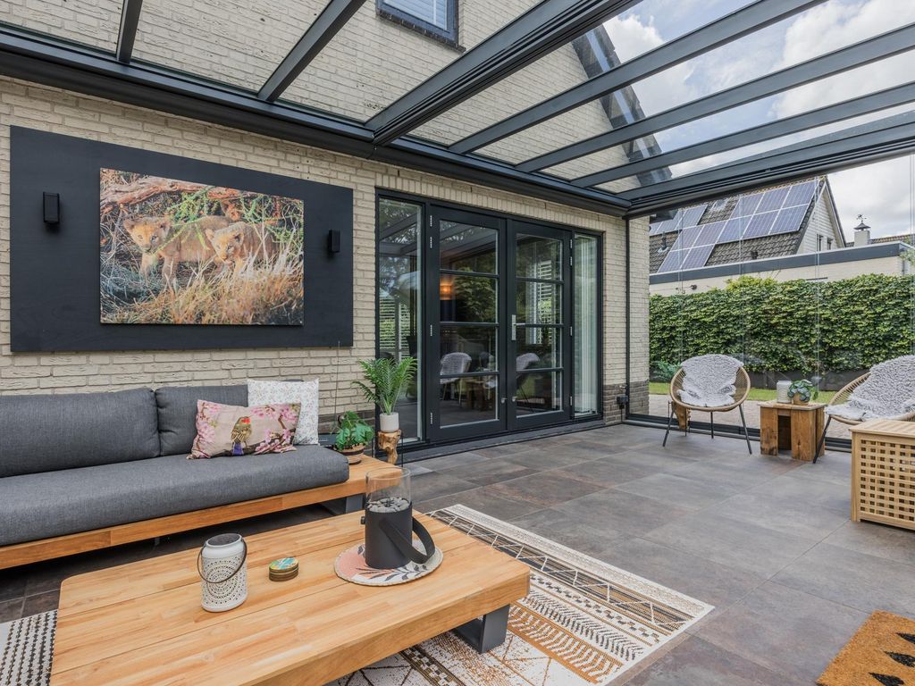 Montanusstraat 10, HELLEVOETSLUIS