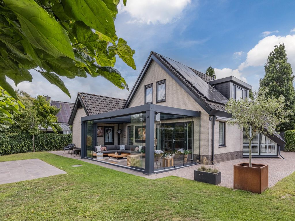 Montanusstraat 10, HELLEVOETSLUIS