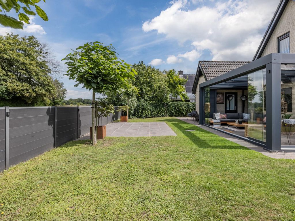 Montanusstraat 10, HELLEVOETSLUIS