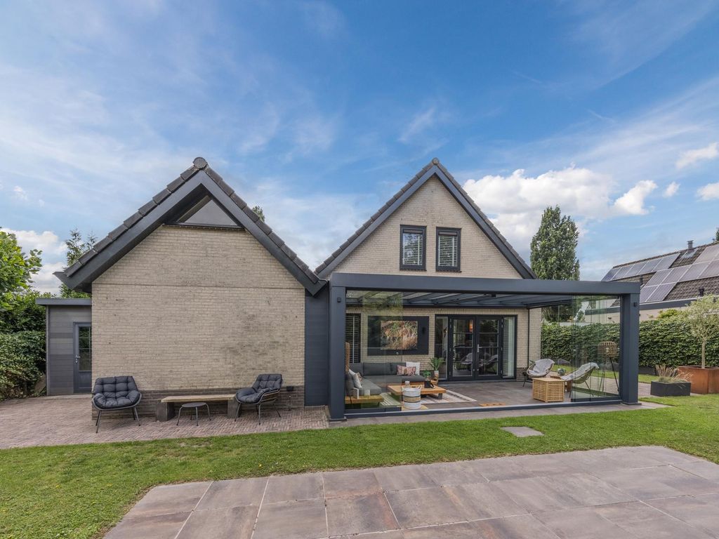 Montanusstraat 10, HELLEVOETSLUIS
