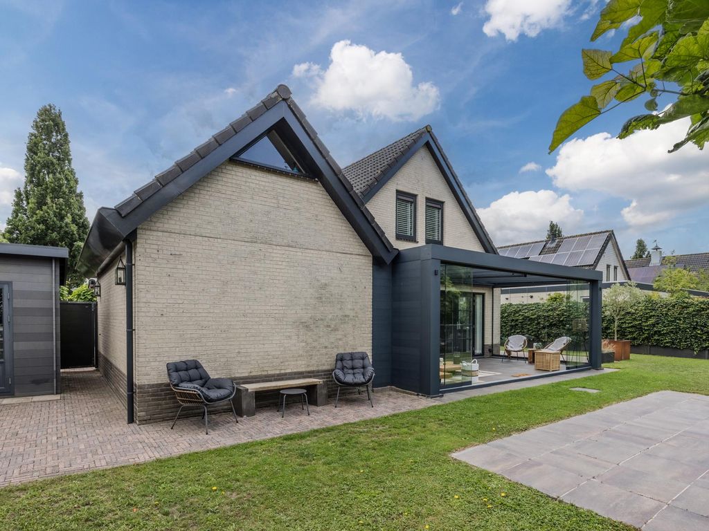 Montanusstraat 10, HELLEVOETSLUIS