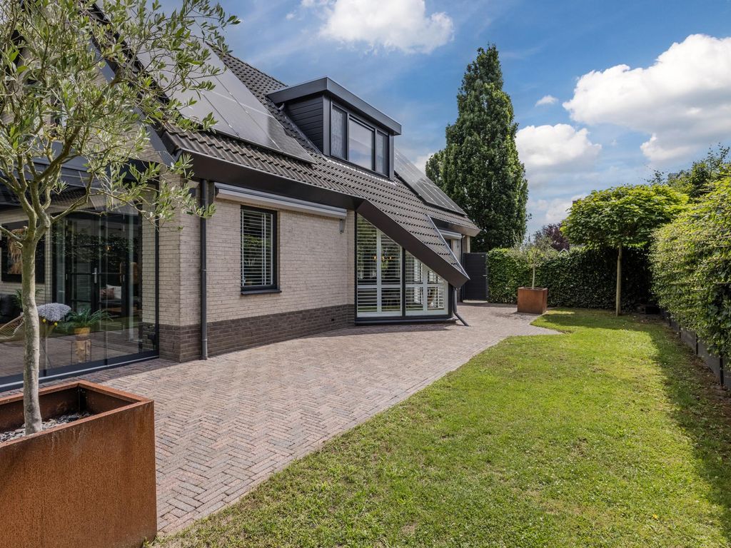 Montanusstraat 10, HELLEVOETSLUIS