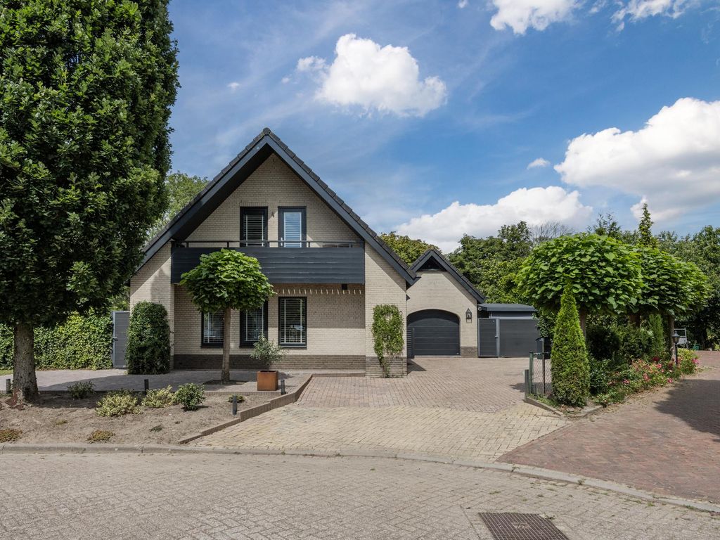 Montanusstraat 10, HELLEVOETSLUIS
